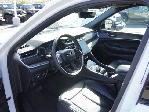 Used 2024 Jeep Grand Cherokee L Limited w/ Luxury Tech Group II image 19