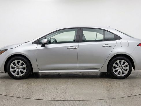 Used 2025 Toyota Corolla LE image 5