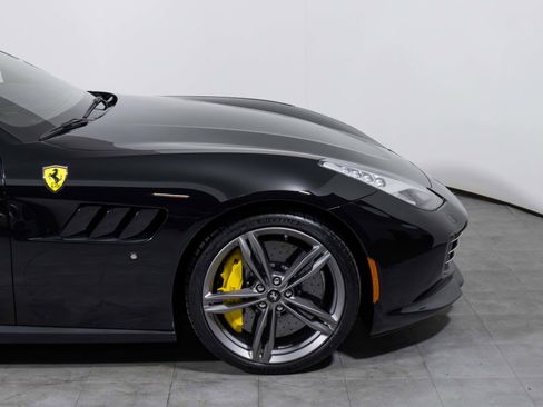 Used 2019 Ferrari GTC4Lusso image 12