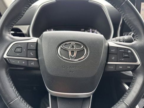 Used 2024 Toyota Highlander XLE AWD/4WD image 24