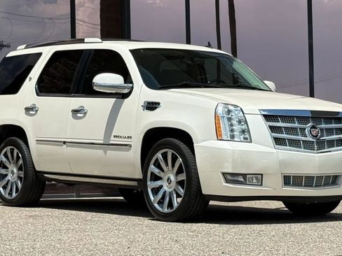 Used 2013 Cadillac Escalade Platinum AWD/4WD image 17