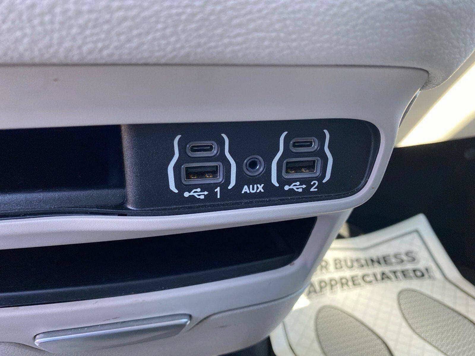 Used 2023 Chrysler Pacifica Touring-L FWD image 15