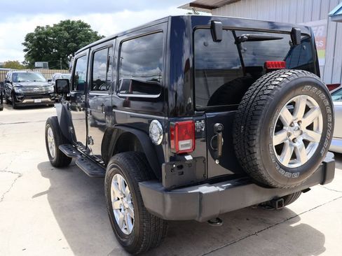 Used 2017 Jeep Wrangler Unlimited Sport w/ Connectivity Group AWD/4WD image 6