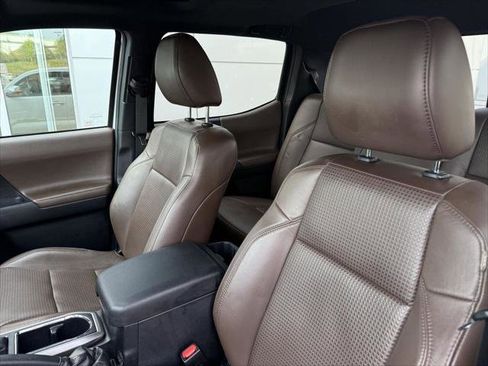 Certified 2019 Toyota Tacoma Limited AWD/4WD image 15