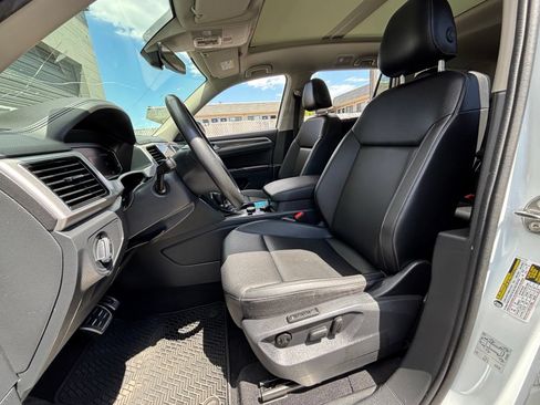 Used 2019 Volkswagen Atlas SEL R-Line AWD/4WD image 5
