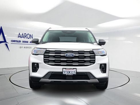 Used 2025 Ford Explorer Active w/ Active Comfort Package RWD image 4