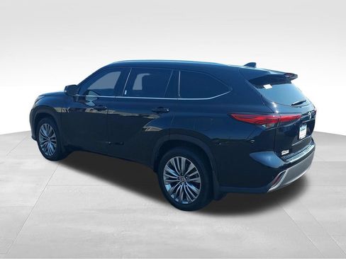 Used 2021 Toyota Highlander Platinum AWD/4WD image 3