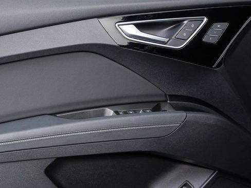 Used 2023 Audi Q4 e-tron Prestige image 6
