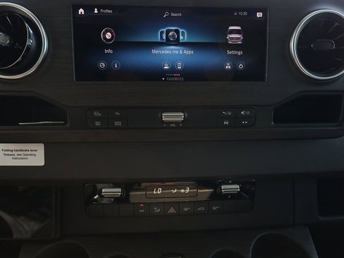 Used 2023 Mercedes-Benz Sprinter 3500 image 23