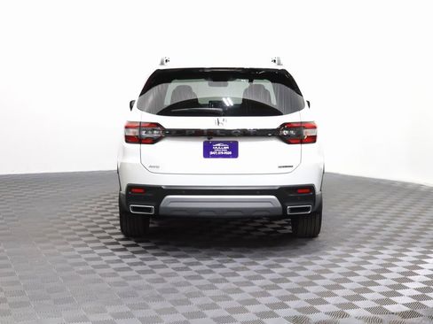 Used 2024 Honda Pilot Touring image 6