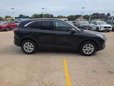 Used 2023 Ford Escape Active w/ Tech Pack #2 AWD/4WD image 4