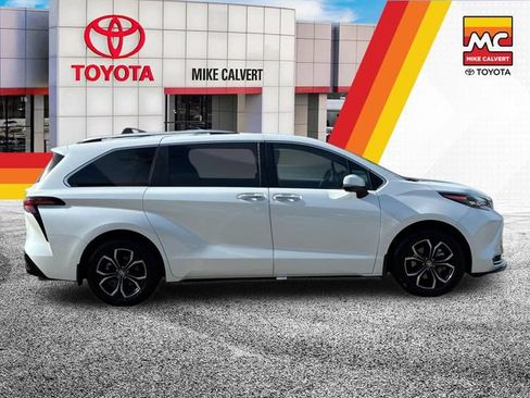 Used 2026 Toyota Sienna Platinum AWD/4WD image 6