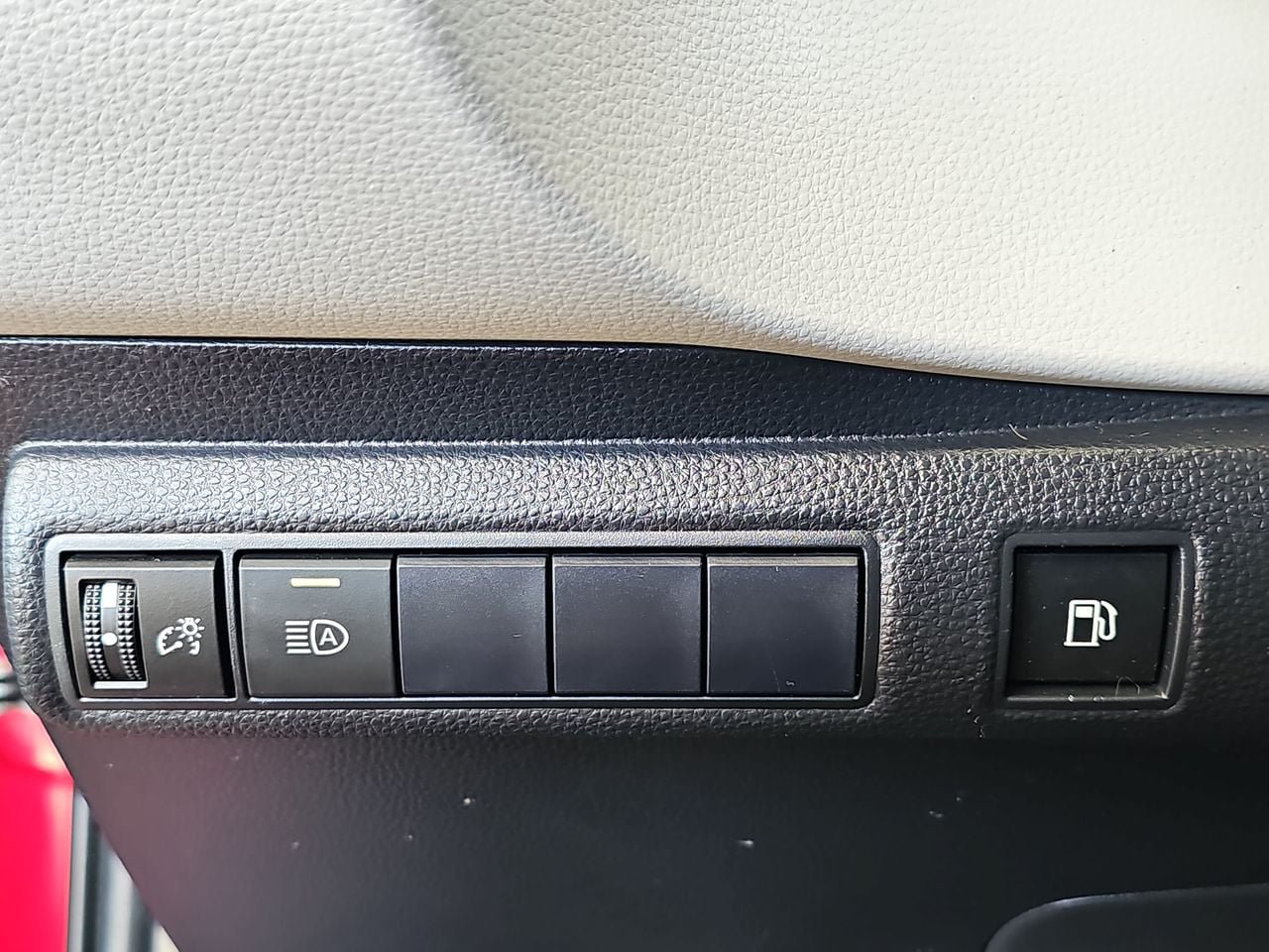 Used 2022 Toyota Corolla LE FWD image 29