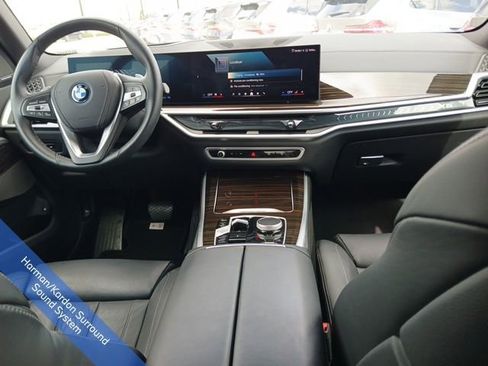 Used 2025 BMW X5 xDrive50e image 14