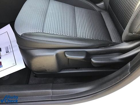 Used 2025 Chevrolet Trax LT image 25