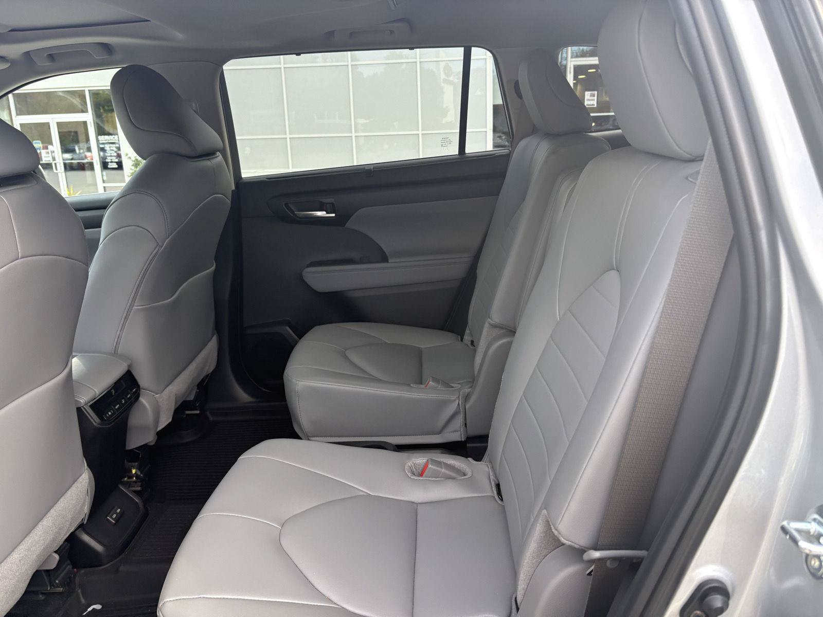 Used 2025 Toyota Highlander XLE AWD/4WD image 22