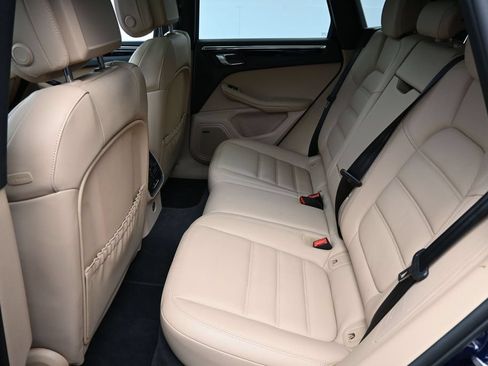 Certified 2025 Porsche Macan AWD/4WD image 7