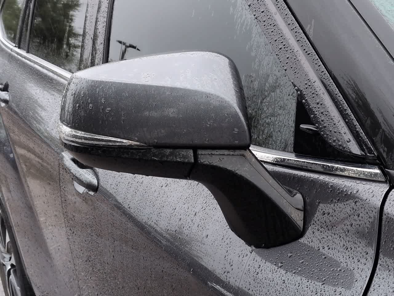 Certified 2021 Toyota Highlander XLE AWD/4WD image 12