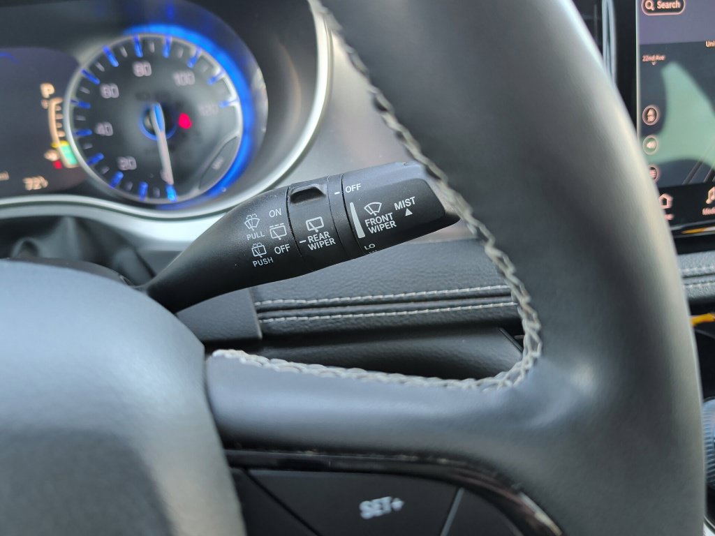 Used 2022 Chrysler Pacifica Touring-L w/ Uconnect Theater Family Group AWD/4WD image 24