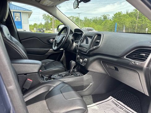 Used 2020 Jeep Cherokee Latitude Plus w/ Cold Weather Group AWD/4WD image 18