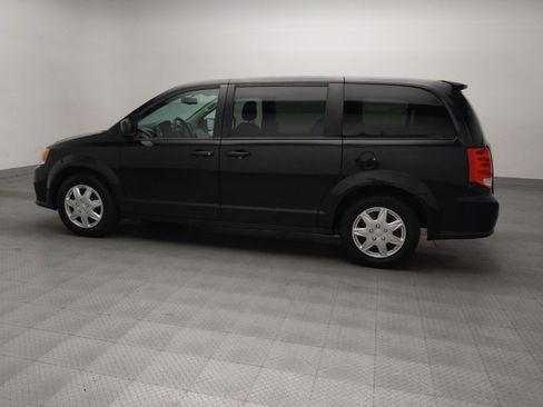 Used 2018 Dodge Grand Caravan SE w/ UConnect Hands-Free Group image 3