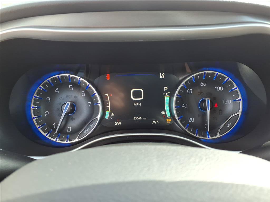 Used 2023 Chrysler Pacifica Touring-L FWD image 19