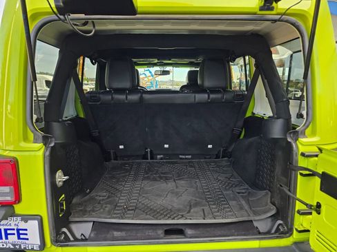 Used 2017 Jeep Wrangler Unlimited Rubicon w/ Max Tow Package image 13