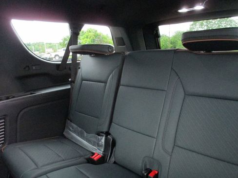 New 2026 GMC Yukon XL AT4 AWD/4WD image 13