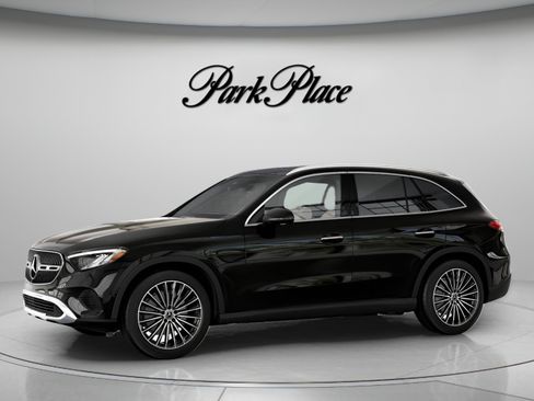 Used 2026 Mercedes-Benz GLC 300 4MATIC image 3