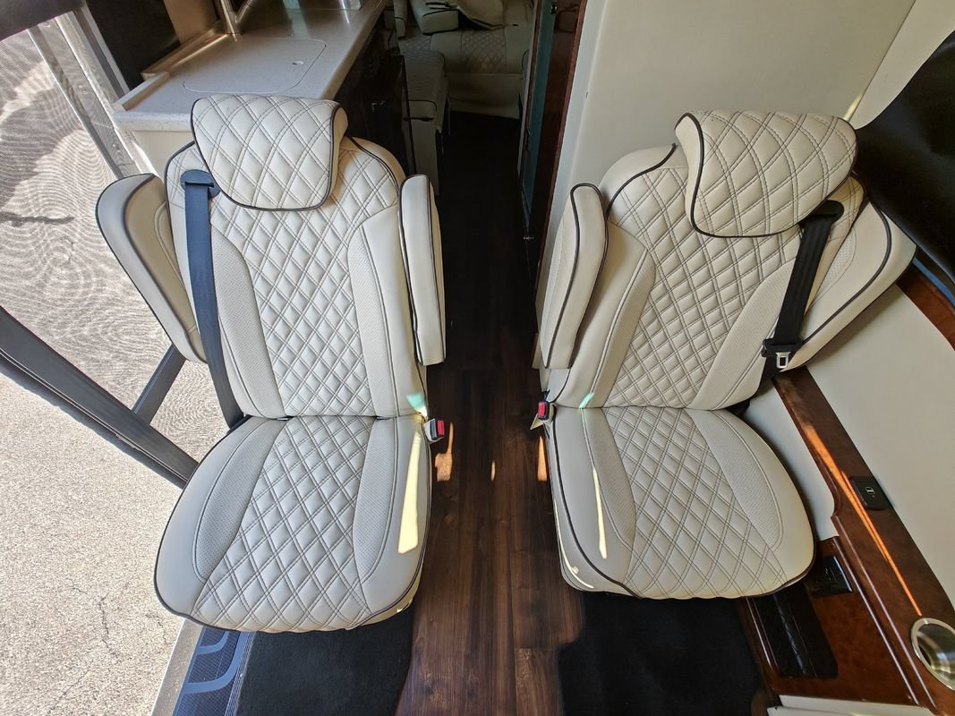 Used 2020 Mercedes-Benz Sprinter 3500 w/ Windows All Around Package image 25