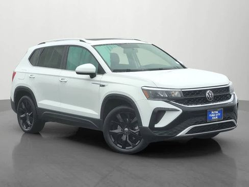 Used 2022 Volkswagen Taos SE w/ Panoramic Sunroof Package AWD/4WD image 8