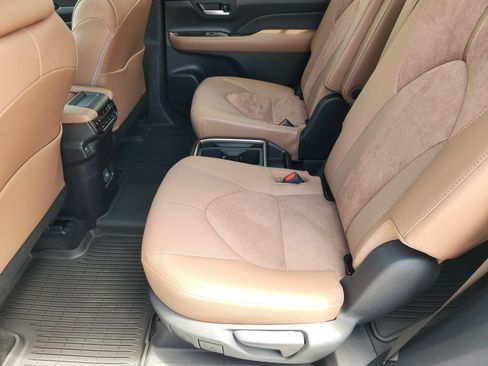 Used 2026 Toyota Grand Highlander AWD Hybrid image 33