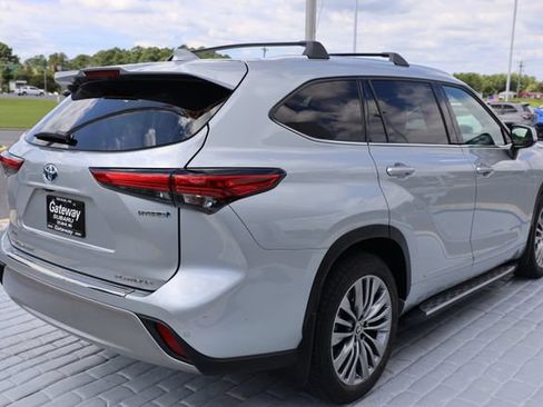 Used 2022 Toyota Highlander Platinum FWD image 5