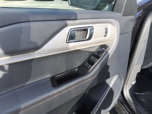 New 2026 Ford Explorer Active RWD image 11