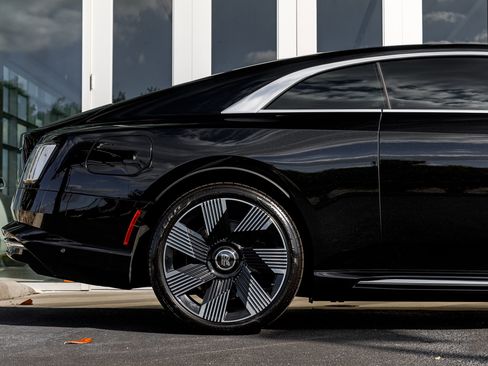 Certified 2025 Rolls-Royce Spectre w/ Spectre Enhancement Package image 19