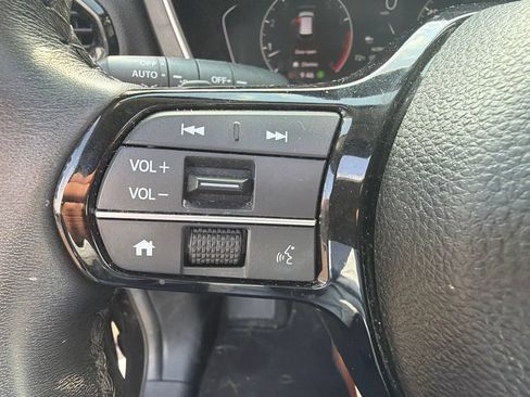 Used 2025 Honda Pilot Touring image 19