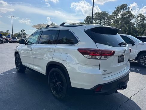 Used 2019 Toyota Highlander SE AWD/4WD image 6