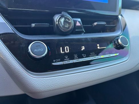 Used 2025 Toyota Corolla LE FWD image 18