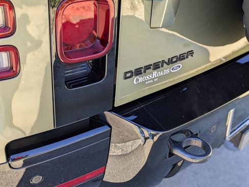 Used 2024 Land Rover Defender 110 X-Dynamic SE image 33