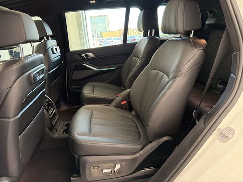 Used 2021 BMW X7 xDrive40i w/ M Sport Package AWD/4WD image 21
