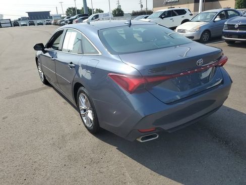 Used 2021 Toyota Avalon XLE w/ Moonroof Package FWD image 3