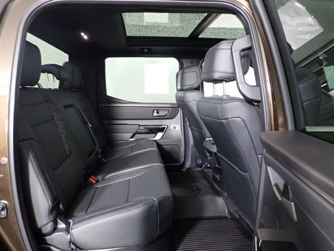 Used 2025 Toyota Tundra Limited AWD/4WD image 43