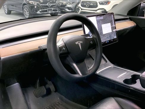 Used 2022 Tesla Model Y Long Range image 15