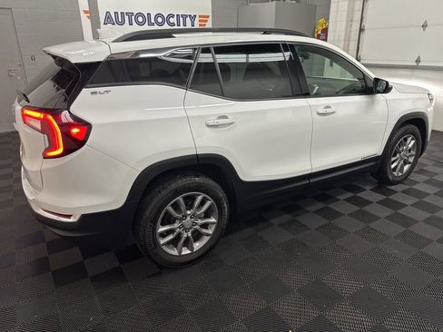 Used 2024 GMC Terrain SLT AWD/4WD image 11
