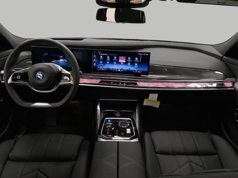 Used 2024 BMW i7 xDrive60 image 18