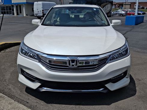 Used 2016 Honda Accord Touring image 2