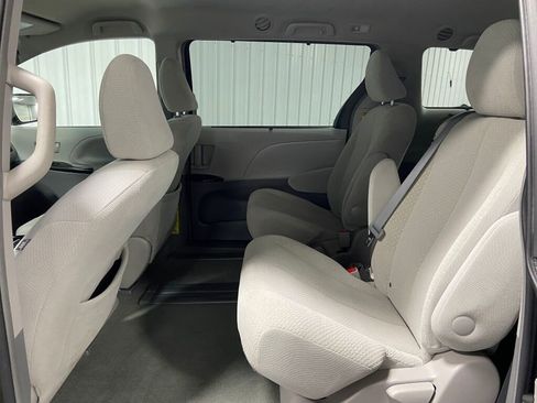 Used 2014 Toyota Sienna LE image 10