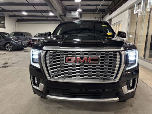 Used 2021 GMC Yukon XL Denali w/ Denali Premium Package image 3