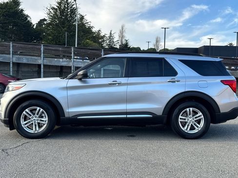 Certified 2022 Ford Explorer XLT w/ Equipment Group 202A image 7