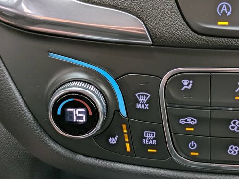 Used 2023 Chevrolet Equinox LT AWD/4WD image 6